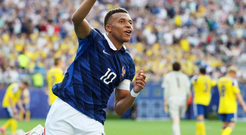 Kylian Mbappé at the double as France swat aside Sweden in World Cup masterclass