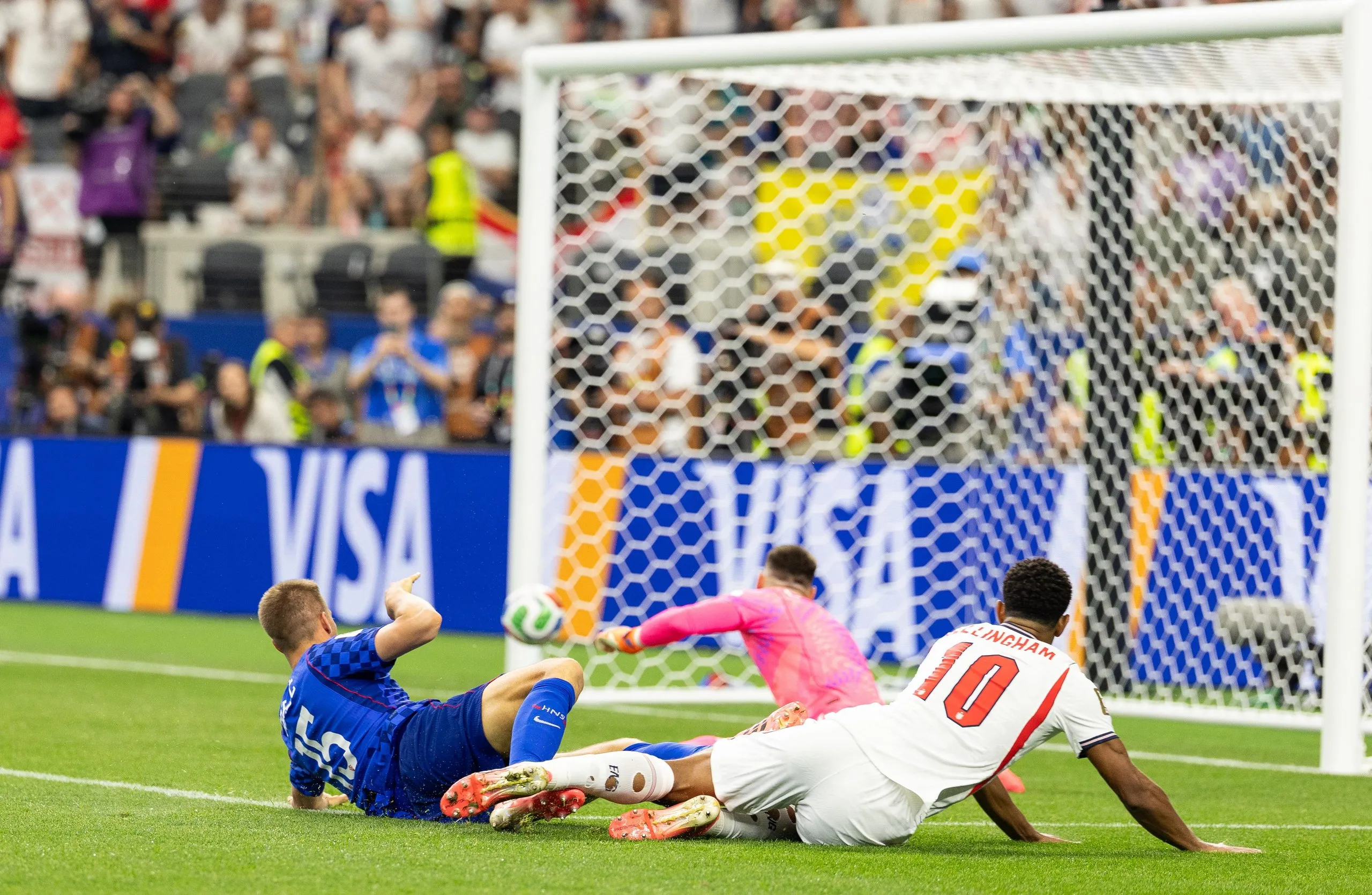 Jude Bellingham scores England’s third goal.