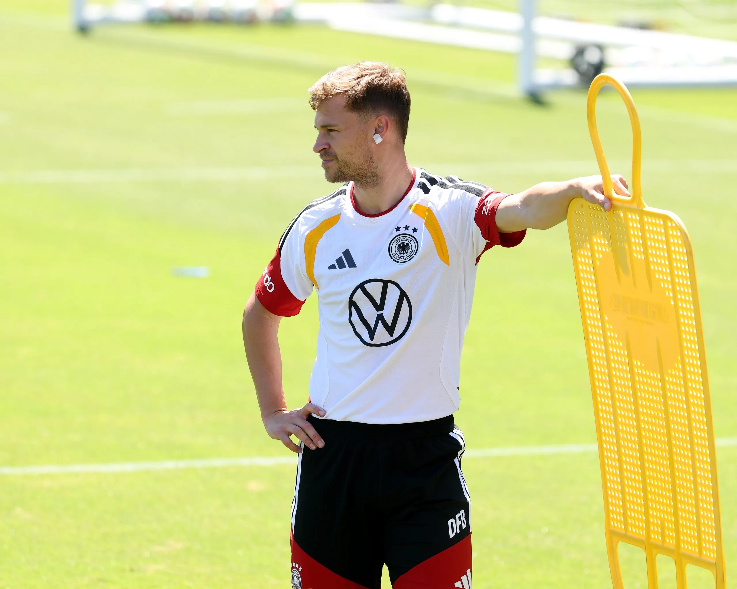 Joshua Kimmich on the lookout for snakes.