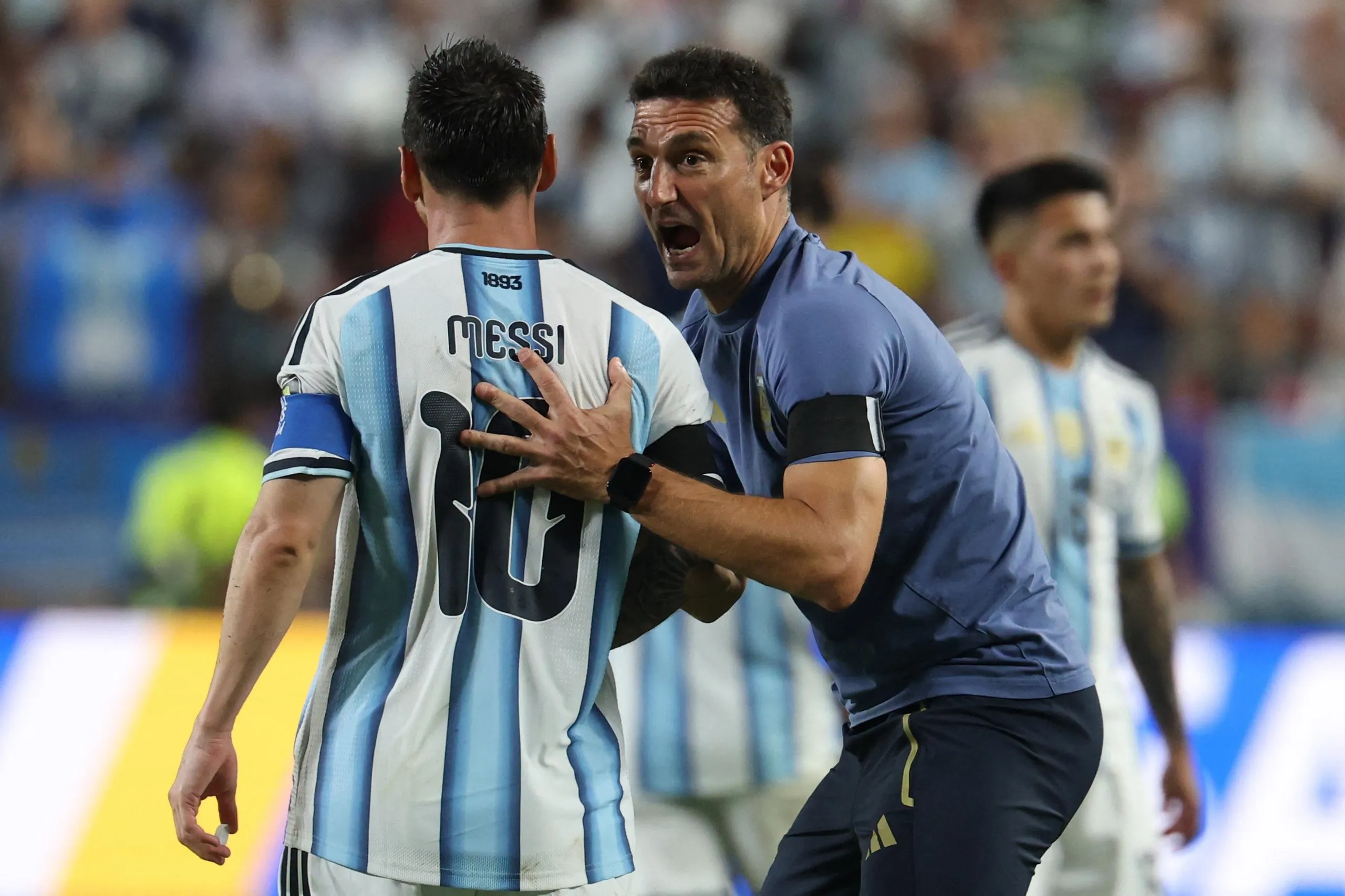 Scaloni gees up Messi