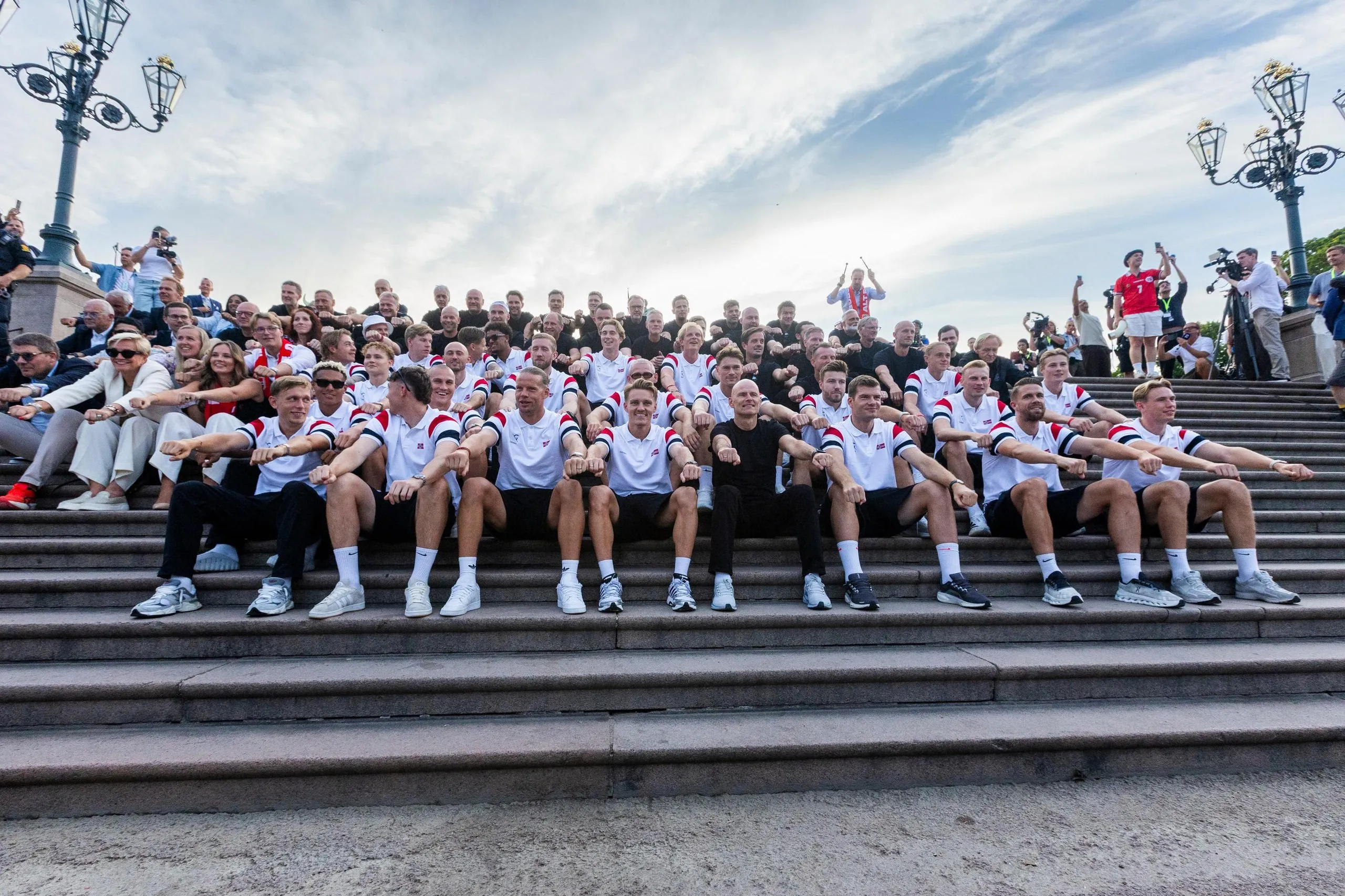 Ståle Solbakken and Norway players perform their ‘Viking row’ with Crown Prince Haakon on the drum