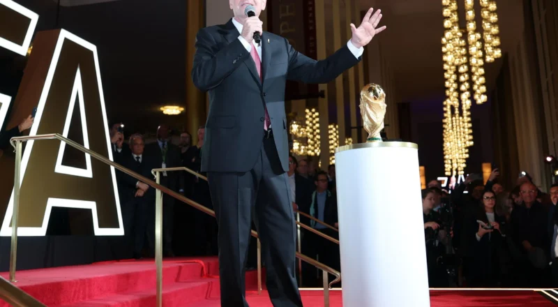 La Liga chief claims Fifa is ‘destroying football industry’ and calls for Infantino to quit