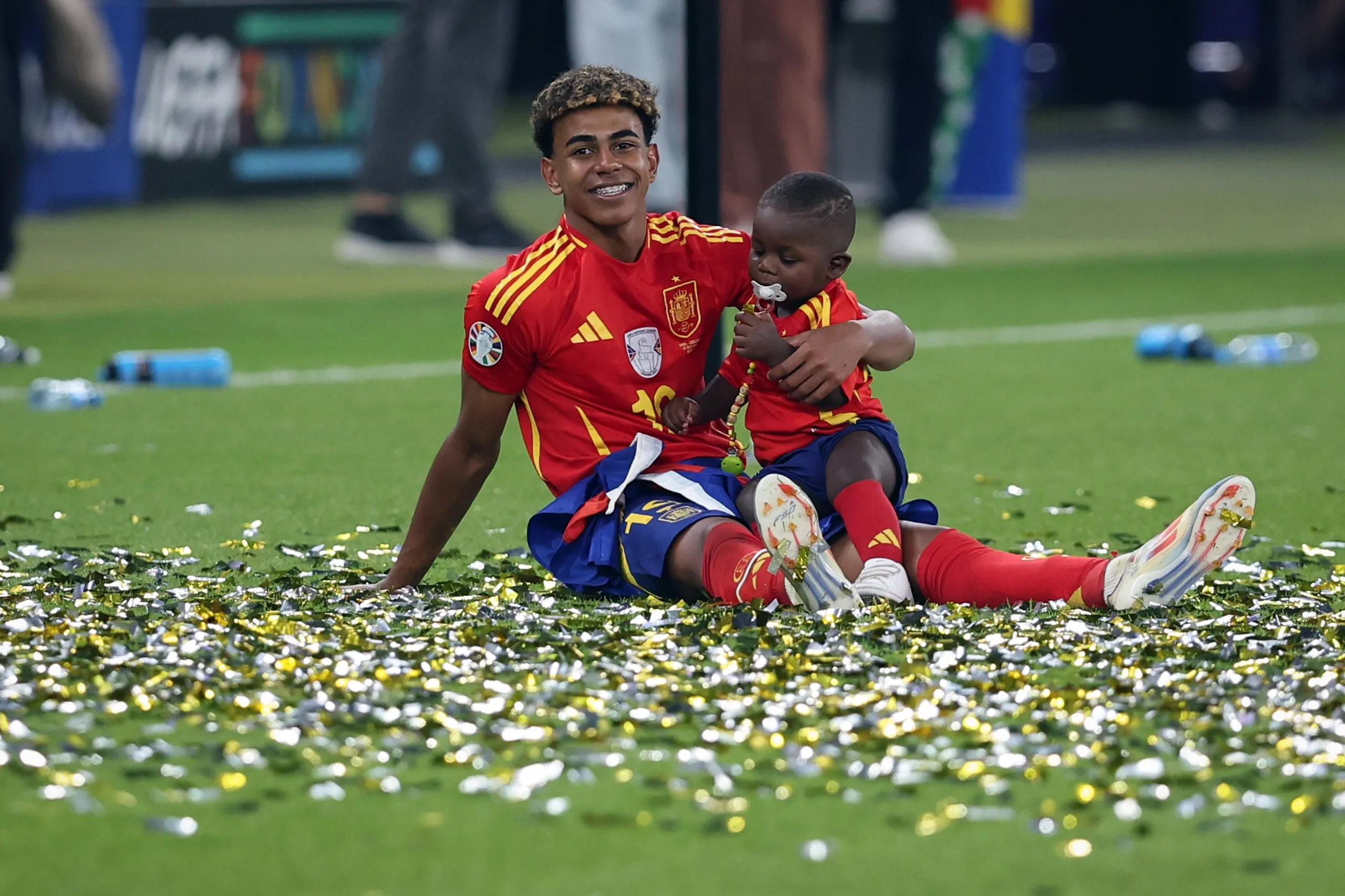 Lamine Yamal of Spain celebrates with his brother Keyne Yamal after winning Euro 2024