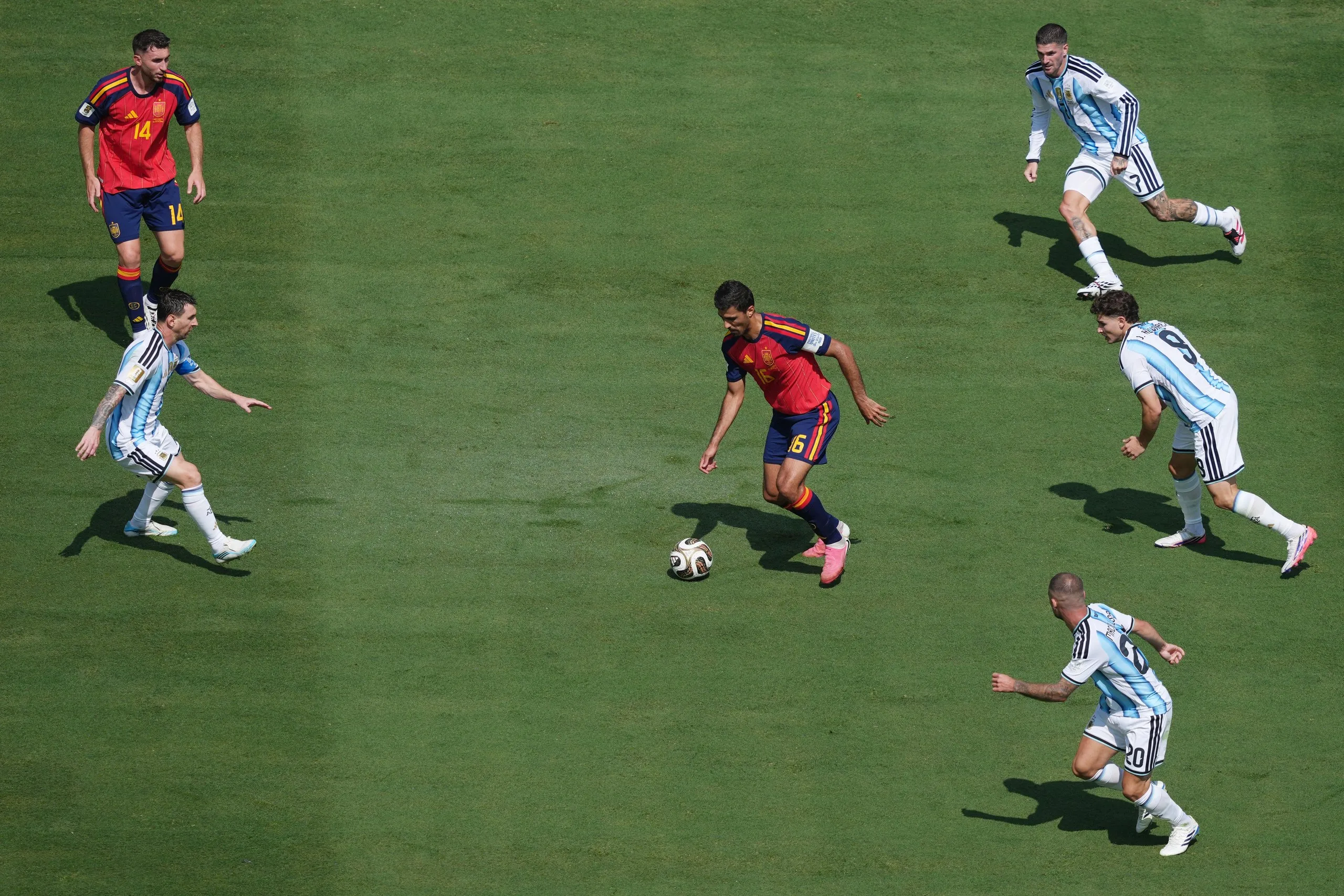Rori directs traffic in the Spain midfield during Sunday’s World Cup final